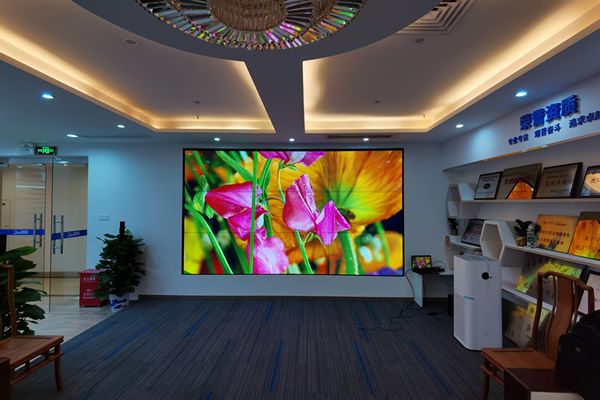 大數(shù)據(jù)可視化大屏使用LED顯示屏好，還是拼接屏好