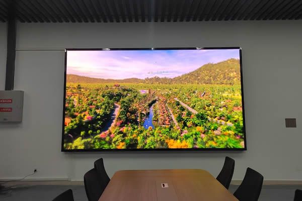 LED顯示屏和拼接屏兩者之間的區(qū)別有哪些，選擇哪種顯示大屏好？