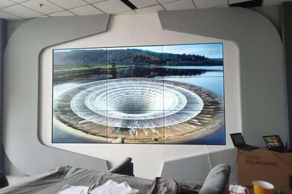 LED顯示屏好還是LCD拼接屏好，它們有哪些區(qū)別？