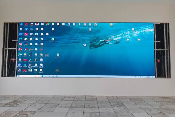 COB顯示屏與傳統(tǒng)的LED顯示屏有什么區(qū)別？